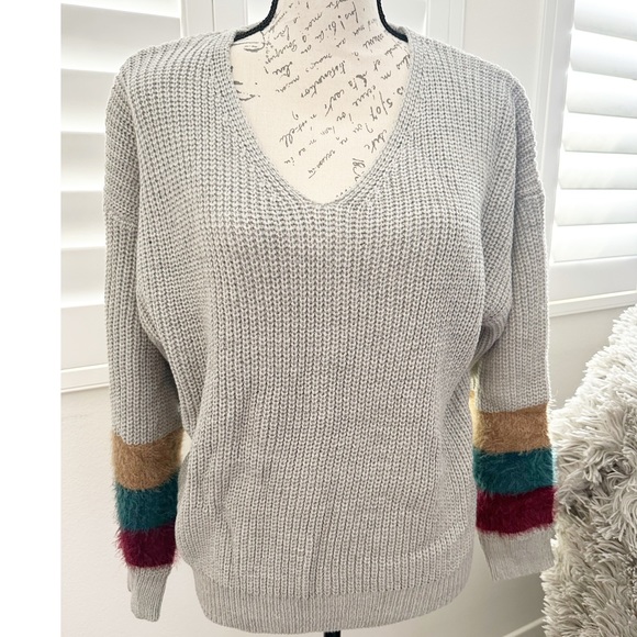 New Multi-colored Fur Cuff Sleeve Grey Pullover Sweater - Picture 2 of 11